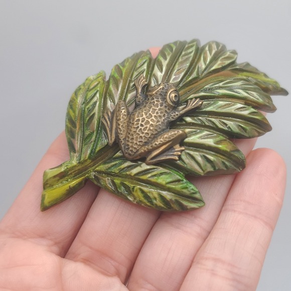 Vintage Celluloid Frog Brooch Leaf